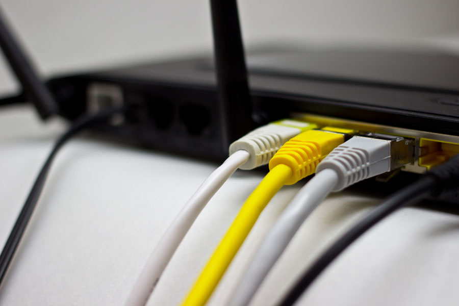 Computer professionell anschließen, Internet vorbereiten, alle Kabel richtig stecken - Computerhelfer in Schorndorf